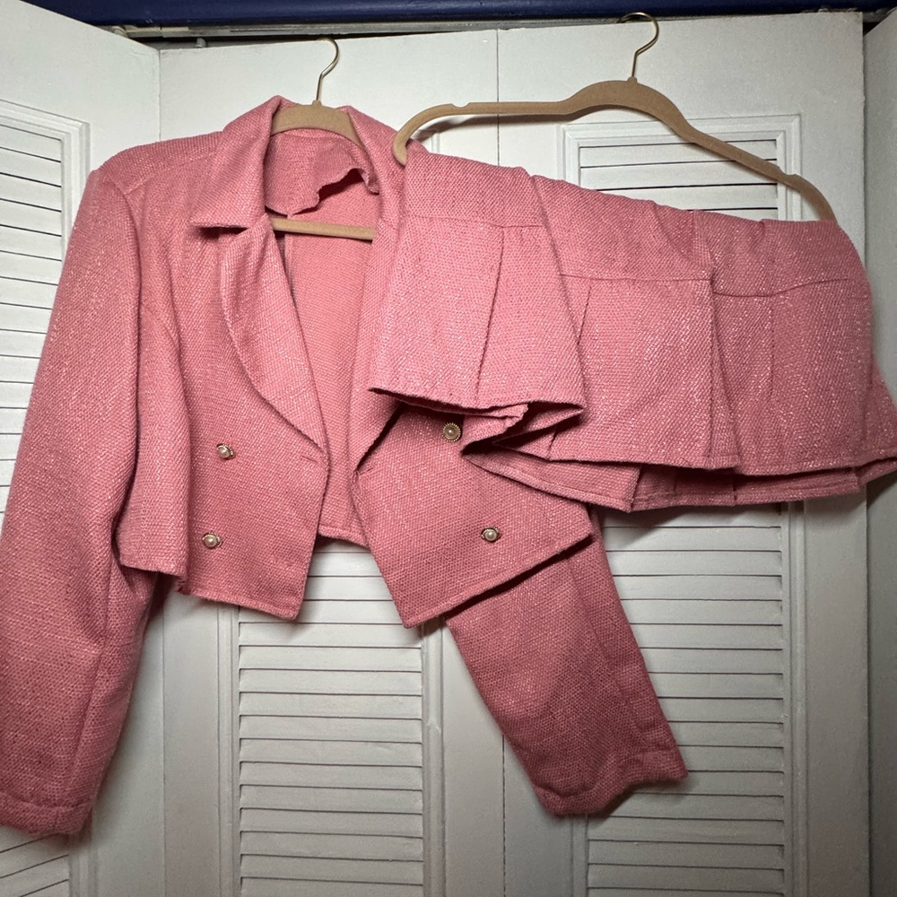 Pink Skirt with Tailored Fit and Textured Fabric